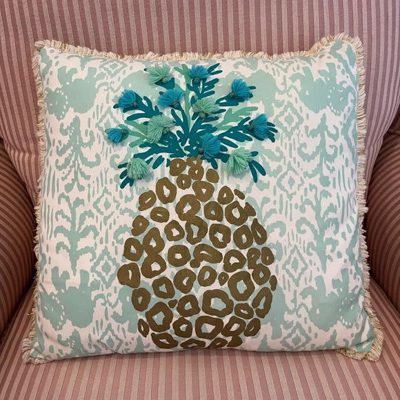 Accents Euc Lilly Pulitzer For Pottery Barn Pineapple Pillow